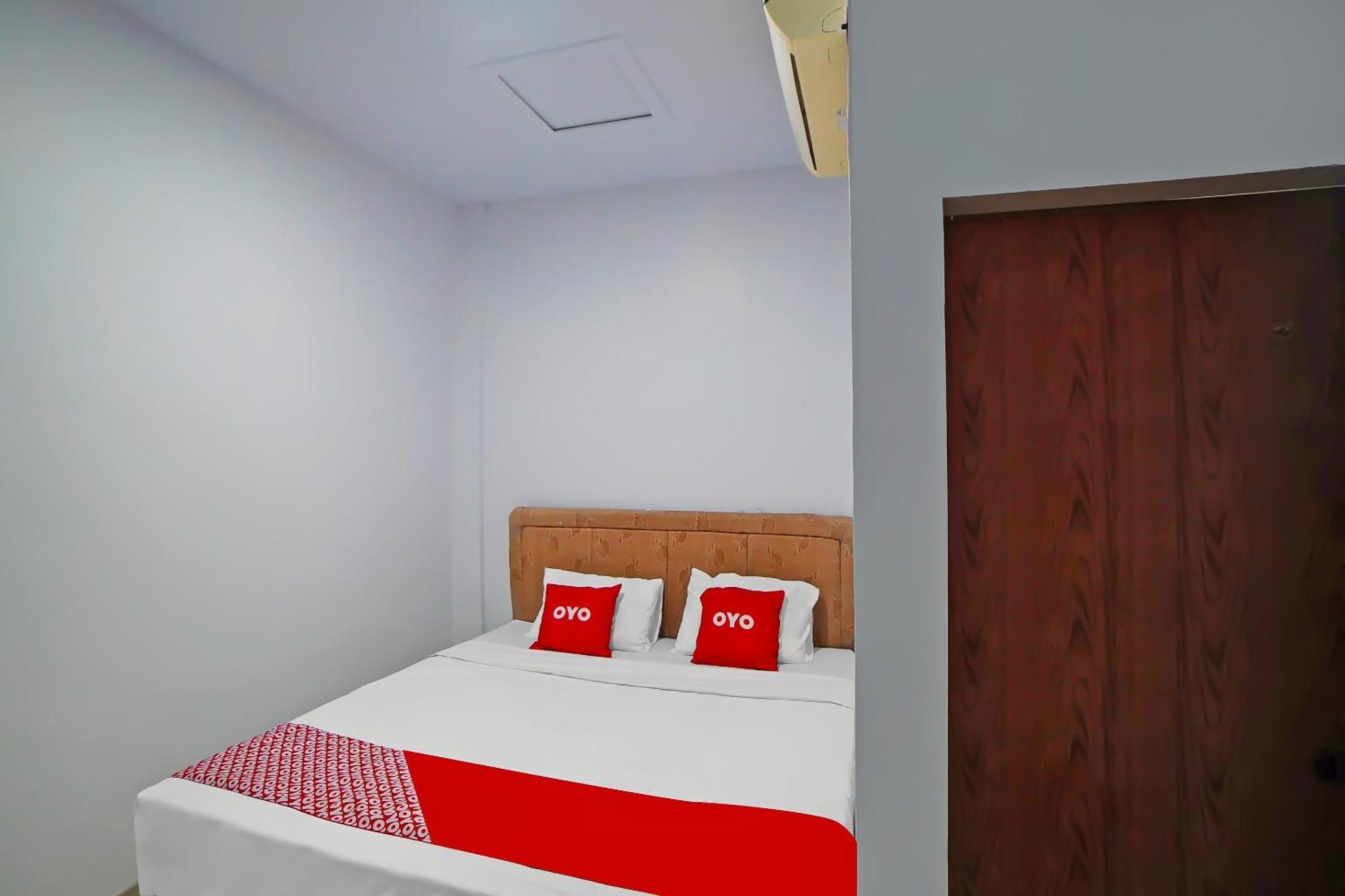 Oyo 92342 Batik Traveller Hotel 2*