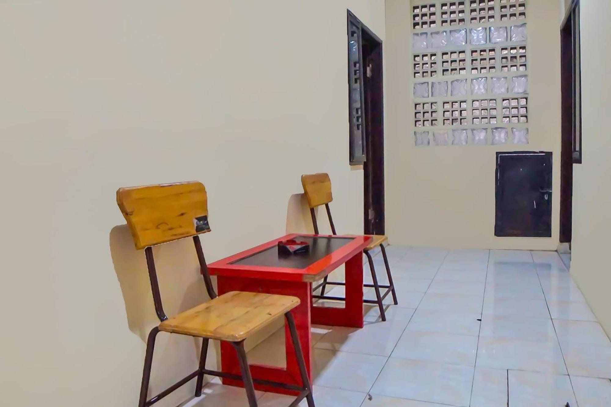 Oyo 92342 Batik Traveller Hotel Medan